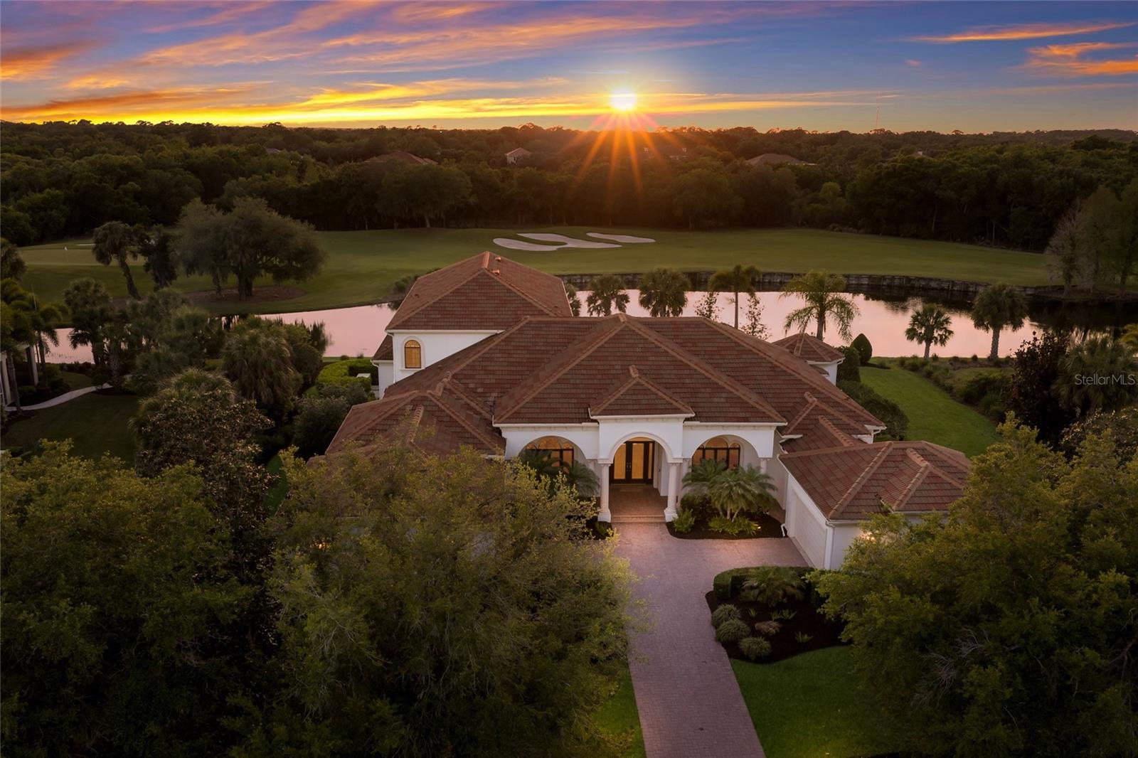 FOUNDERS CLUB - Residential