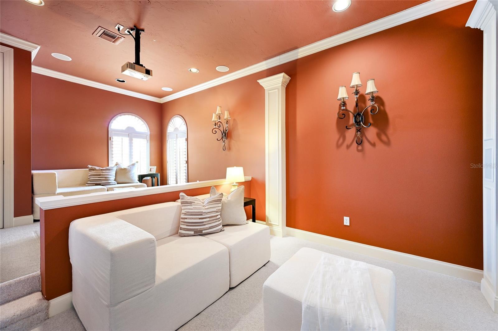 FOUNDERS CLUB - Residential