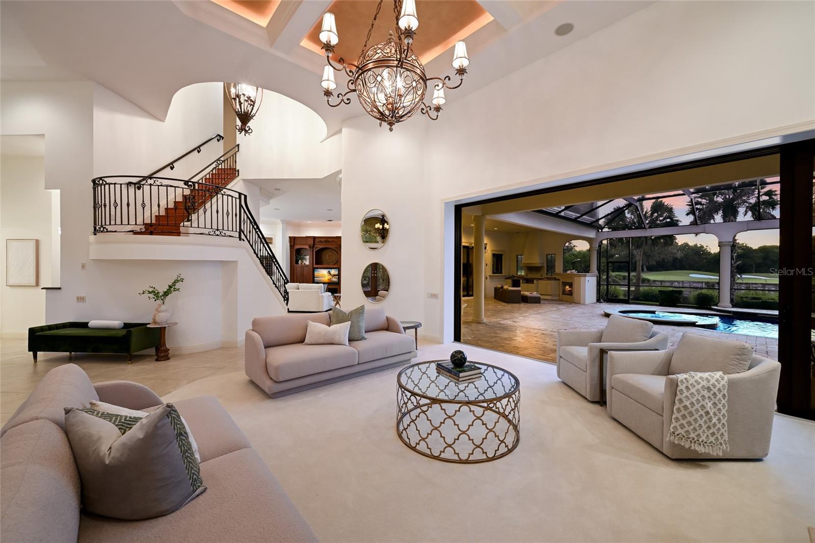 FOUNDERS CLUB - Residential