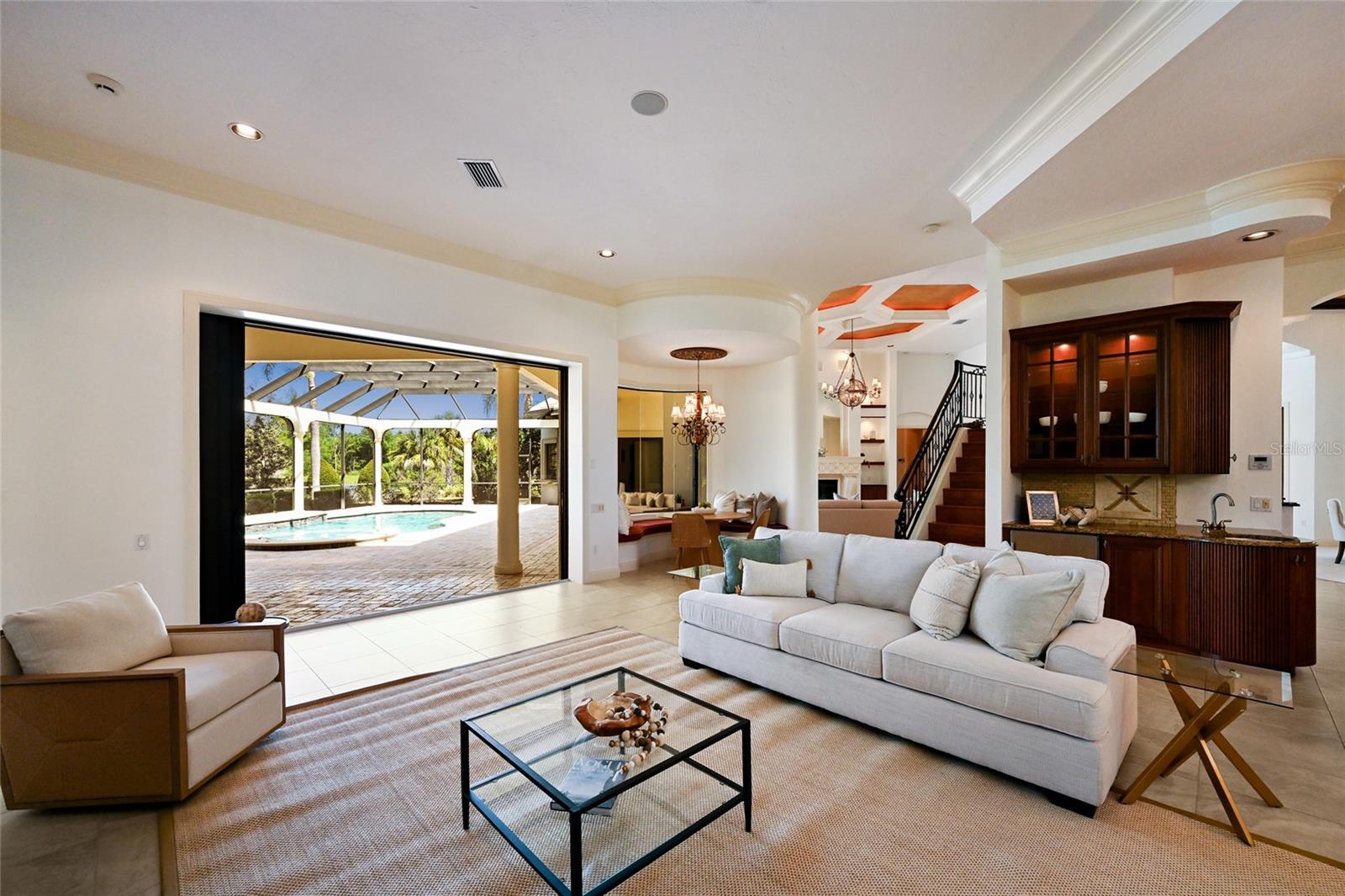 FOUNDERS CLUB - Residential