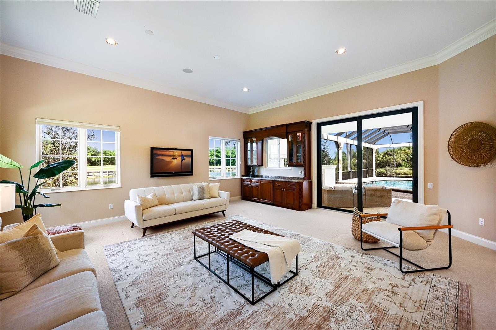 FOUNDERS CLUB - Residential