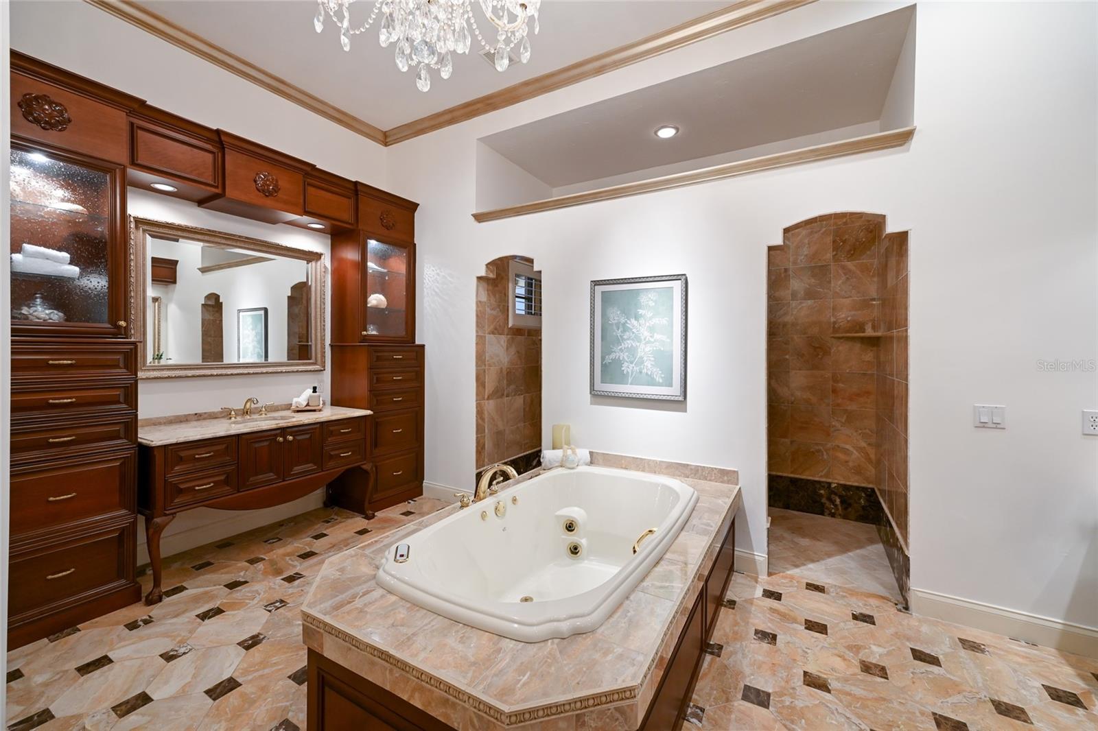 FOUNDERS CLUB - Residential