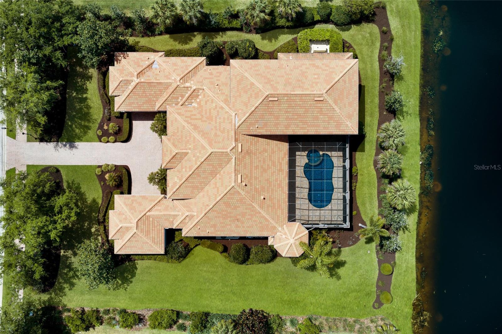 FOUNDERS CLUB - Residential