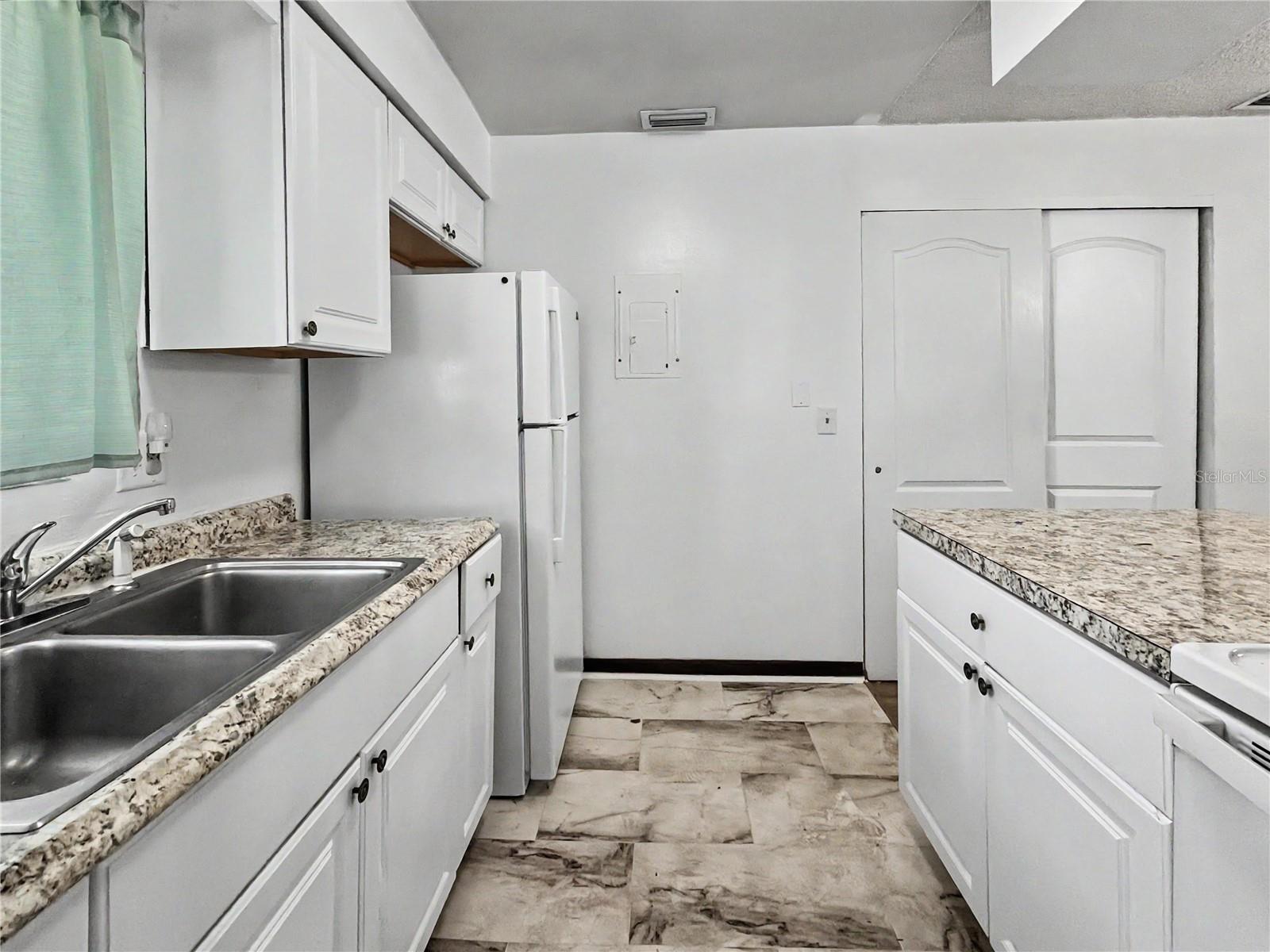 HIDDEN LAKE VILLAGE - Residential Lease