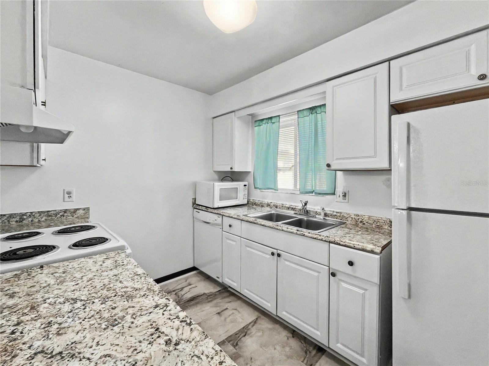 HIDDEN LAKE VILLAGE - Residential Lease