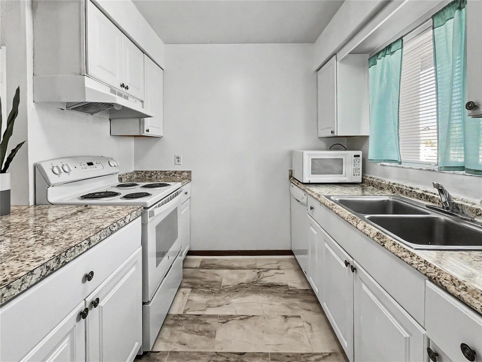 HIDDEN LAKE VILLAGE - Residential Lease
