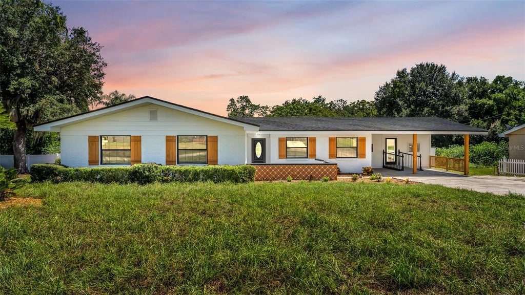 Photo of 822 17th Terrace NE, Winter Haven, FL 33881 (MLS # L4965091)