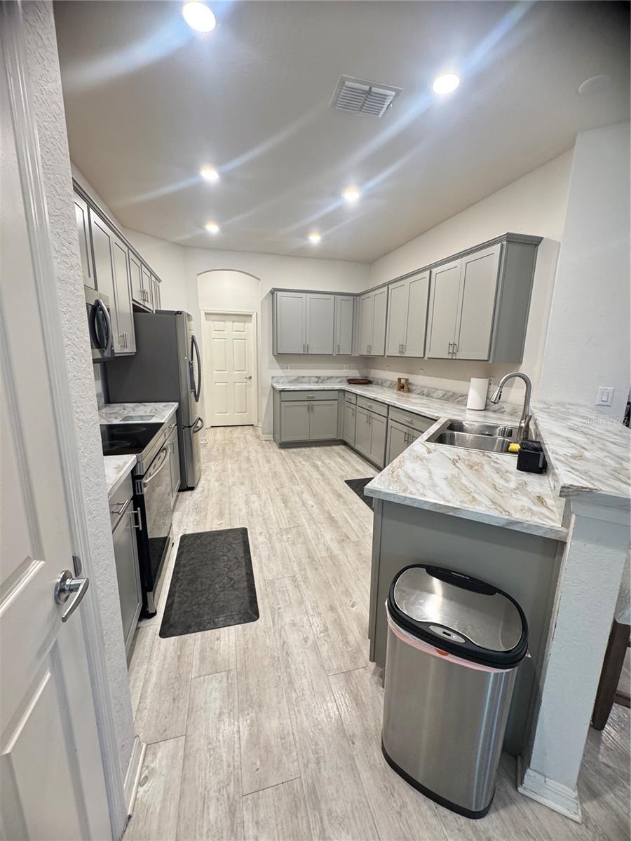 KINGSLAND COUNTRY ESTATE - Residential Lease