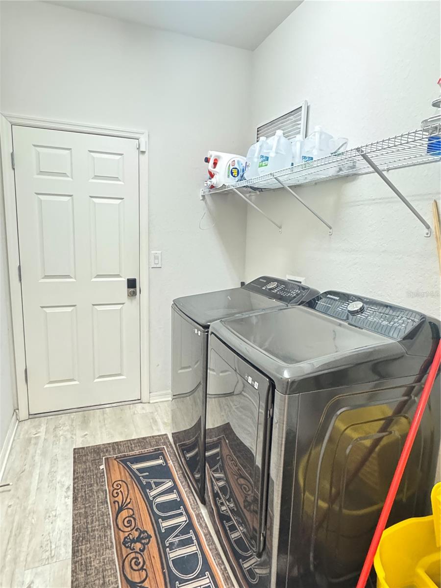 KINGSLAND COUNTRY ESTATE - Residential Lease