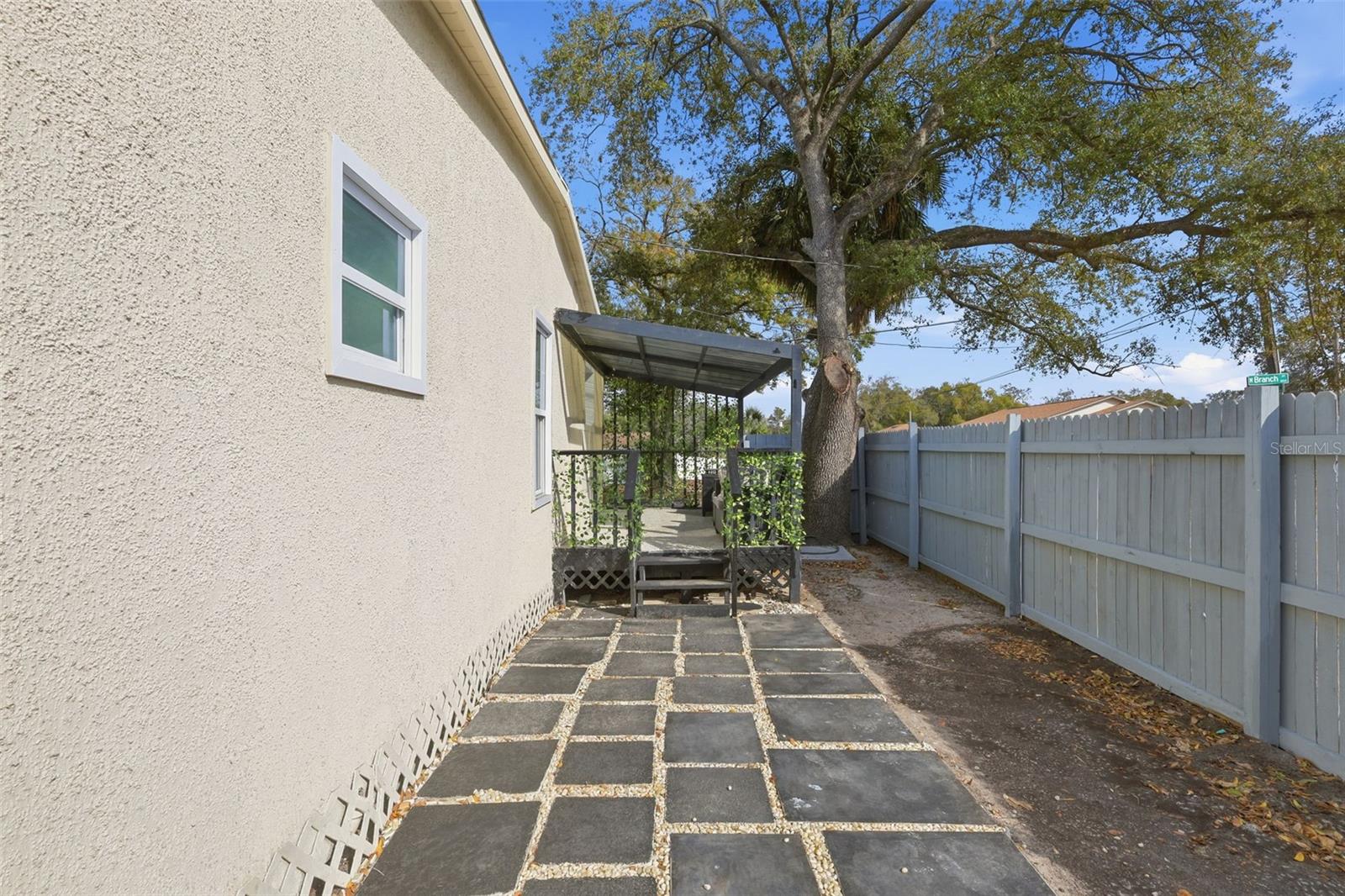 8514 N BRANCH AVENUE