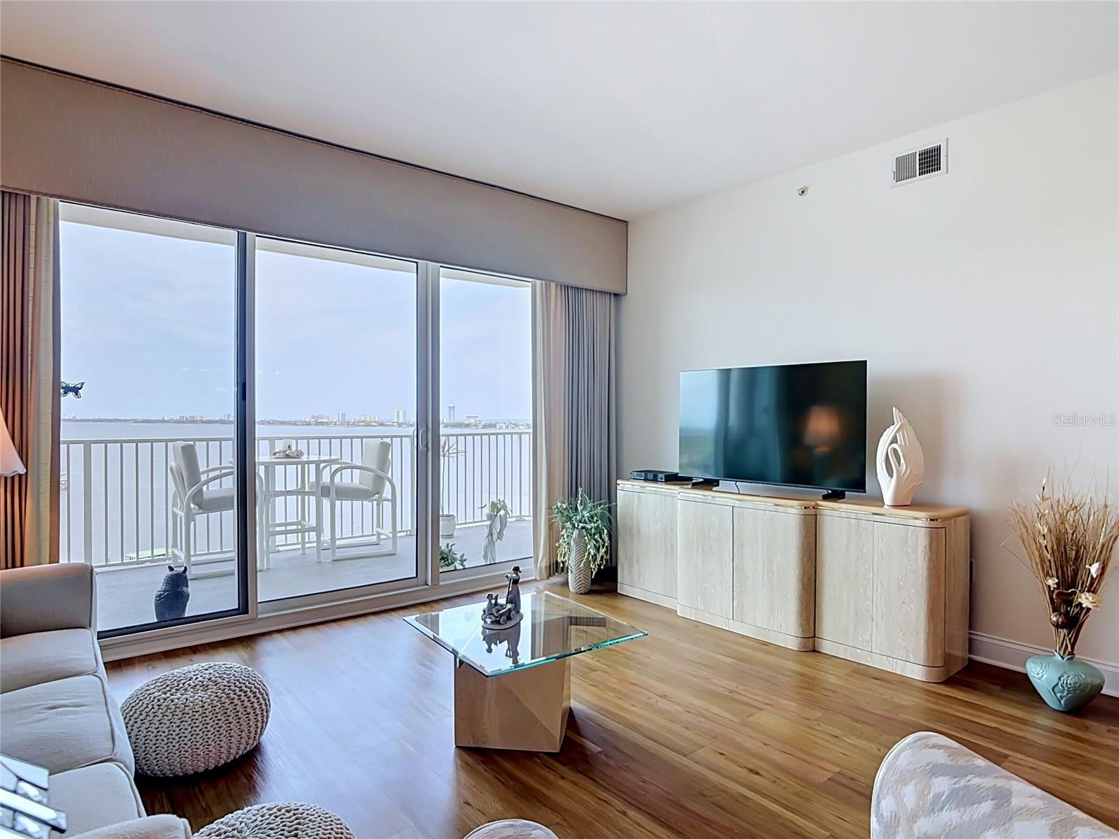 HALIFAX LANDING - Residential