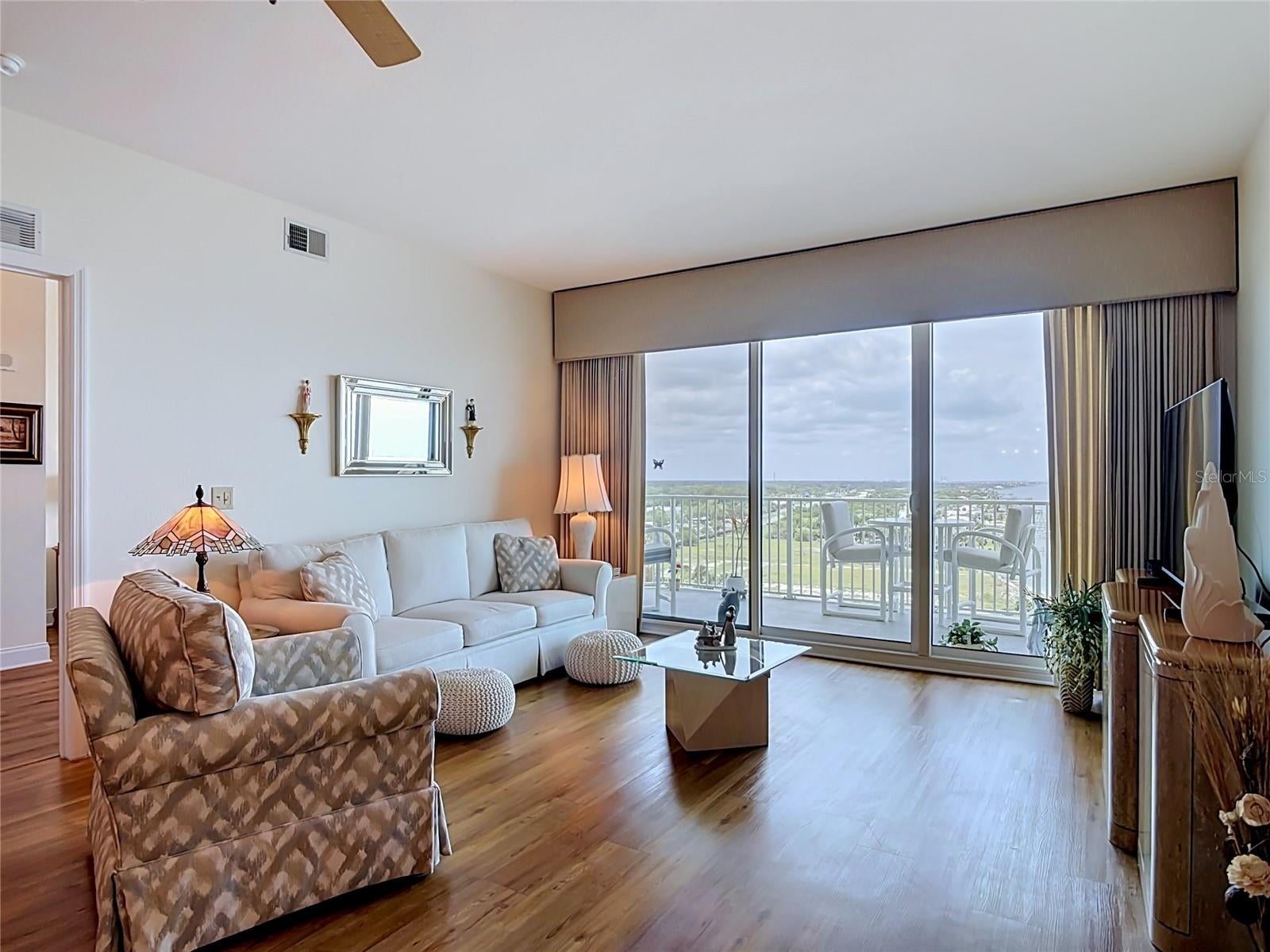 HALIFAX LANDING - Residential