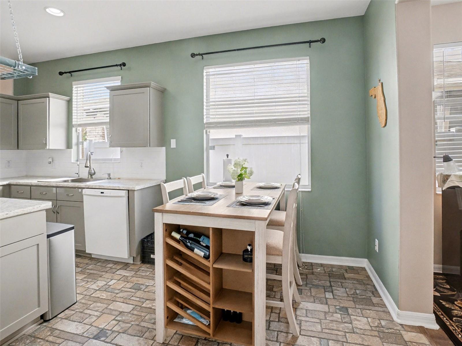 UNIVERSITY PINES - Residential