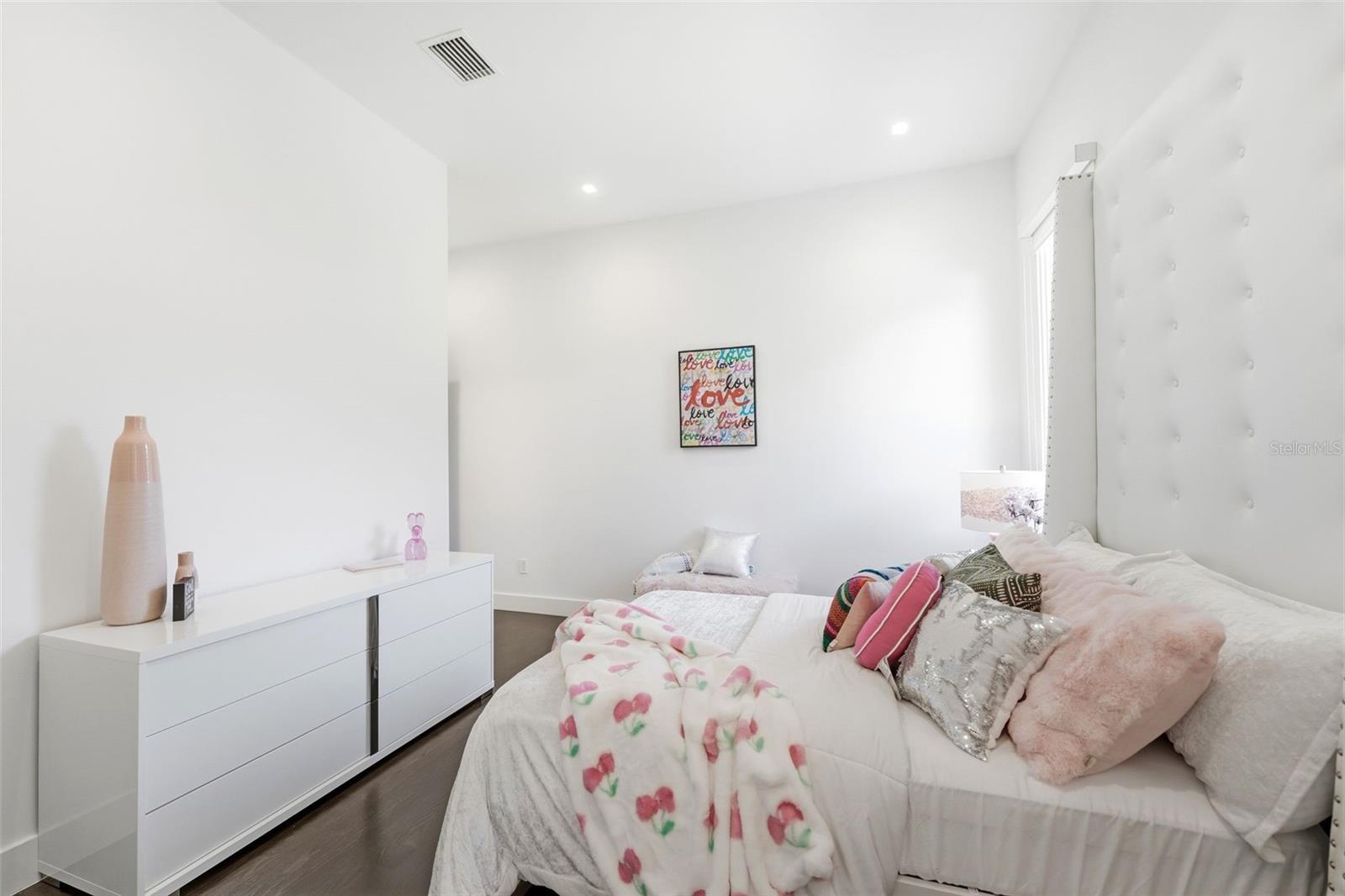 LAKE MAITLAND OWL PRESERVE - Residential