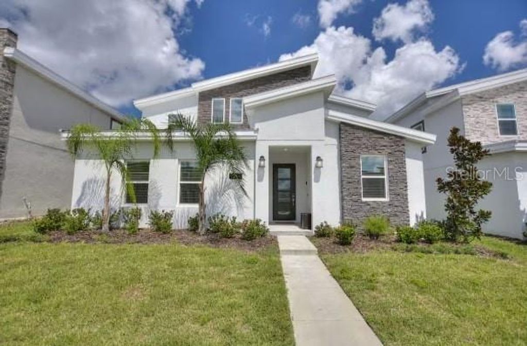 Photo of 9298 Sommerset Hills Drive, Davenport, FL 33896 (MLS # S5140536)