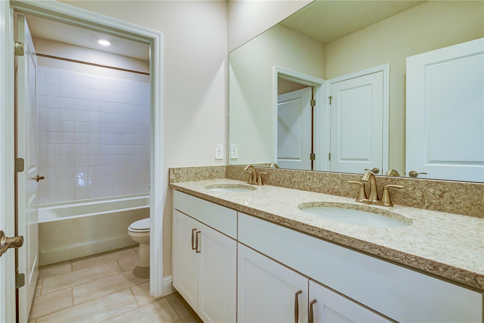 STAR FARMS AT LAKEWOOD RANCH - Residential Lease