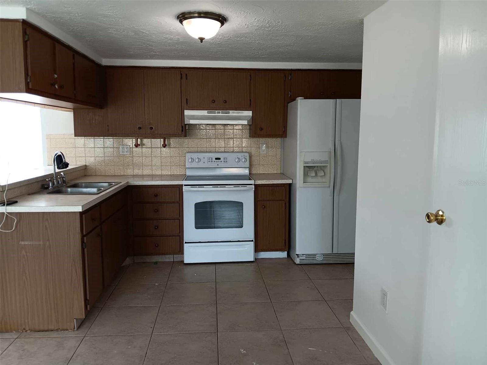 TAHITIAN HOMES - Residential Lease