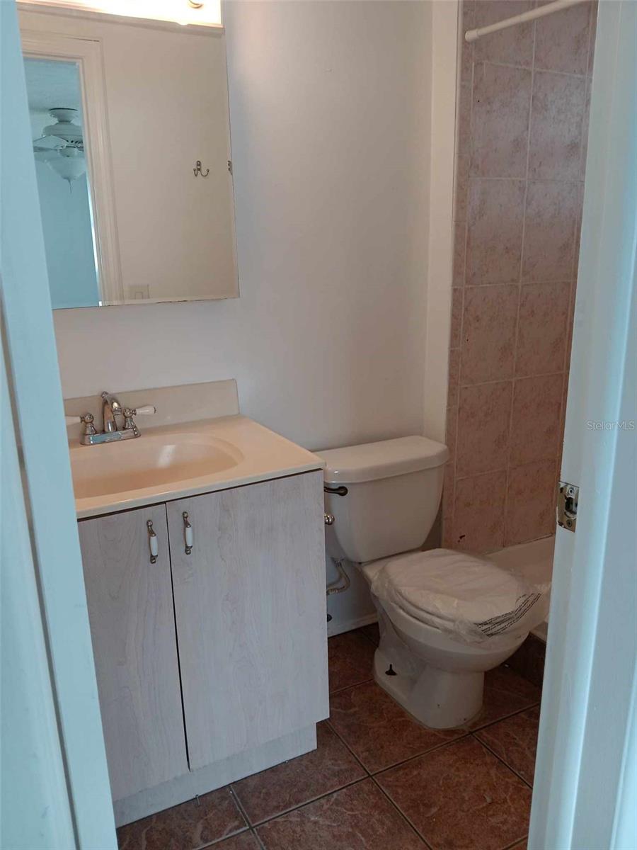 TAHITIAN HOMES - Residential Lease