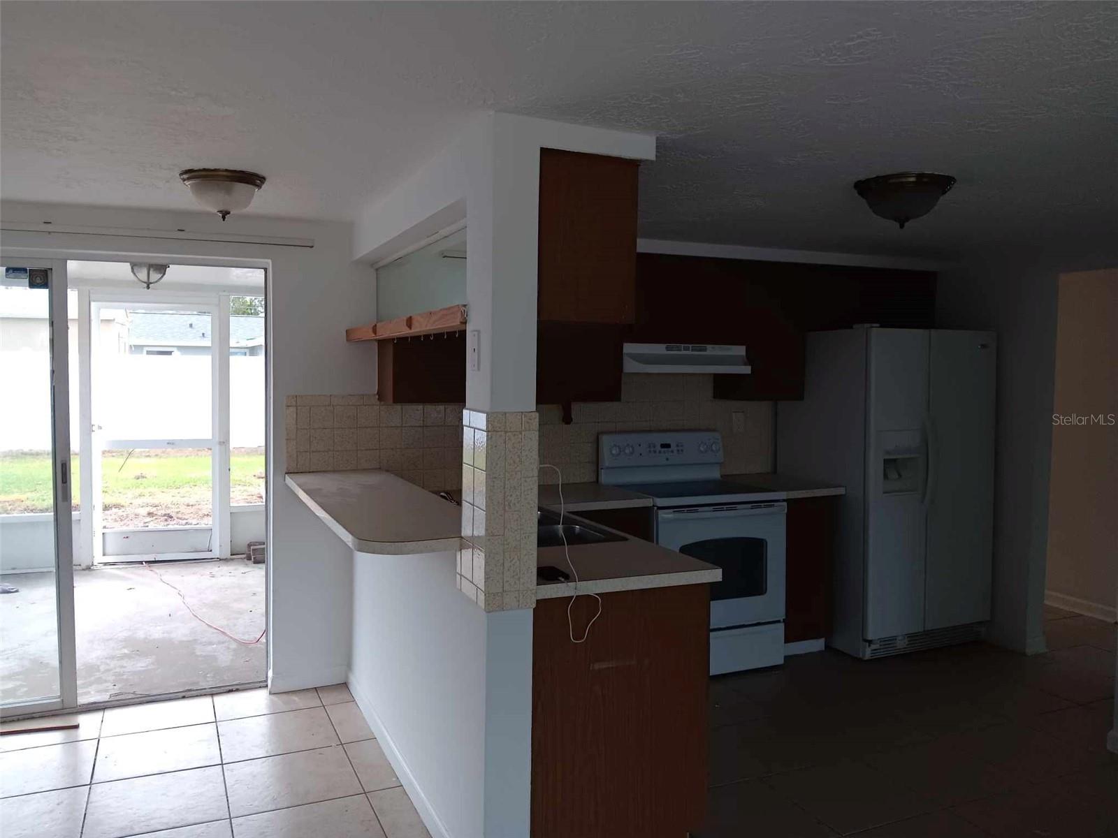 TAHITIAN HOMES - Residential Lease