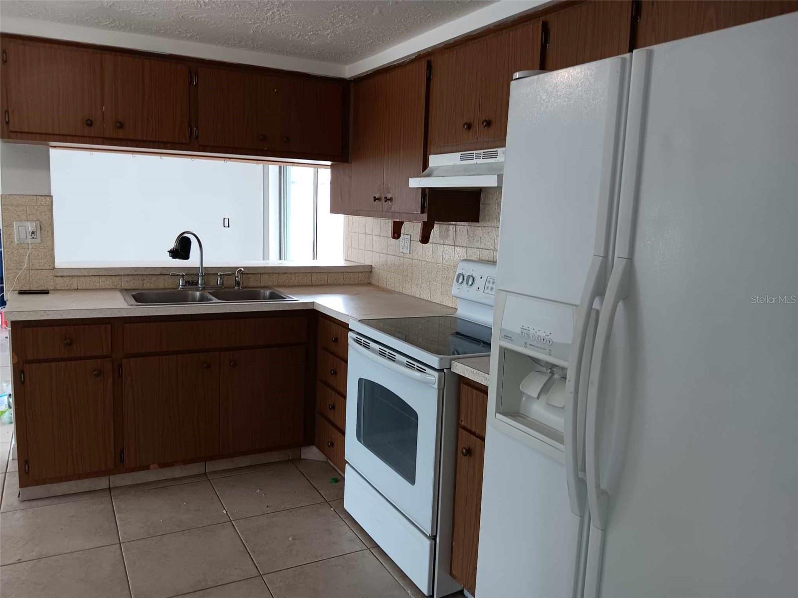 TAHITIAN HOMES - Residential Lease