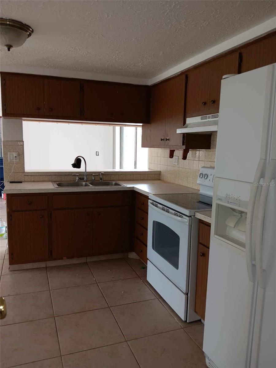 TAHITIAN HOMES - Residential Lease