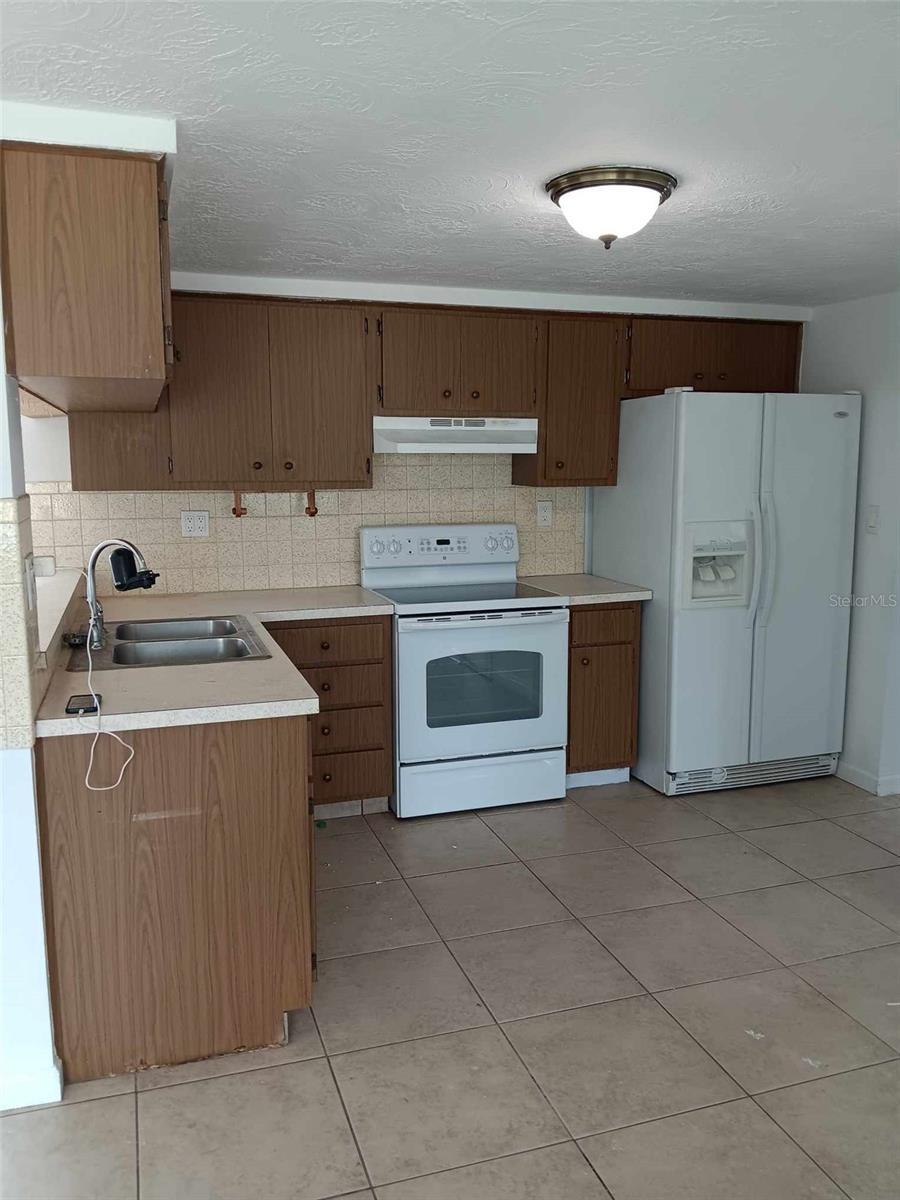 TAHITIAN HOMES - Residential Lease