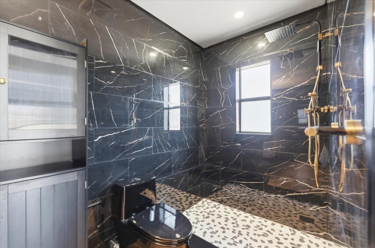 CHRISTINA SHORES - Residential