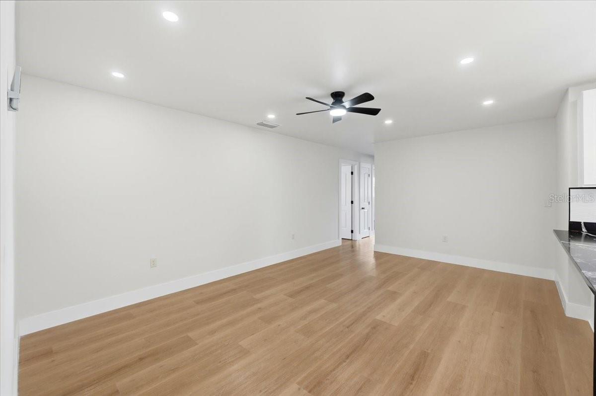 CHRISTINA SHORES - Residential