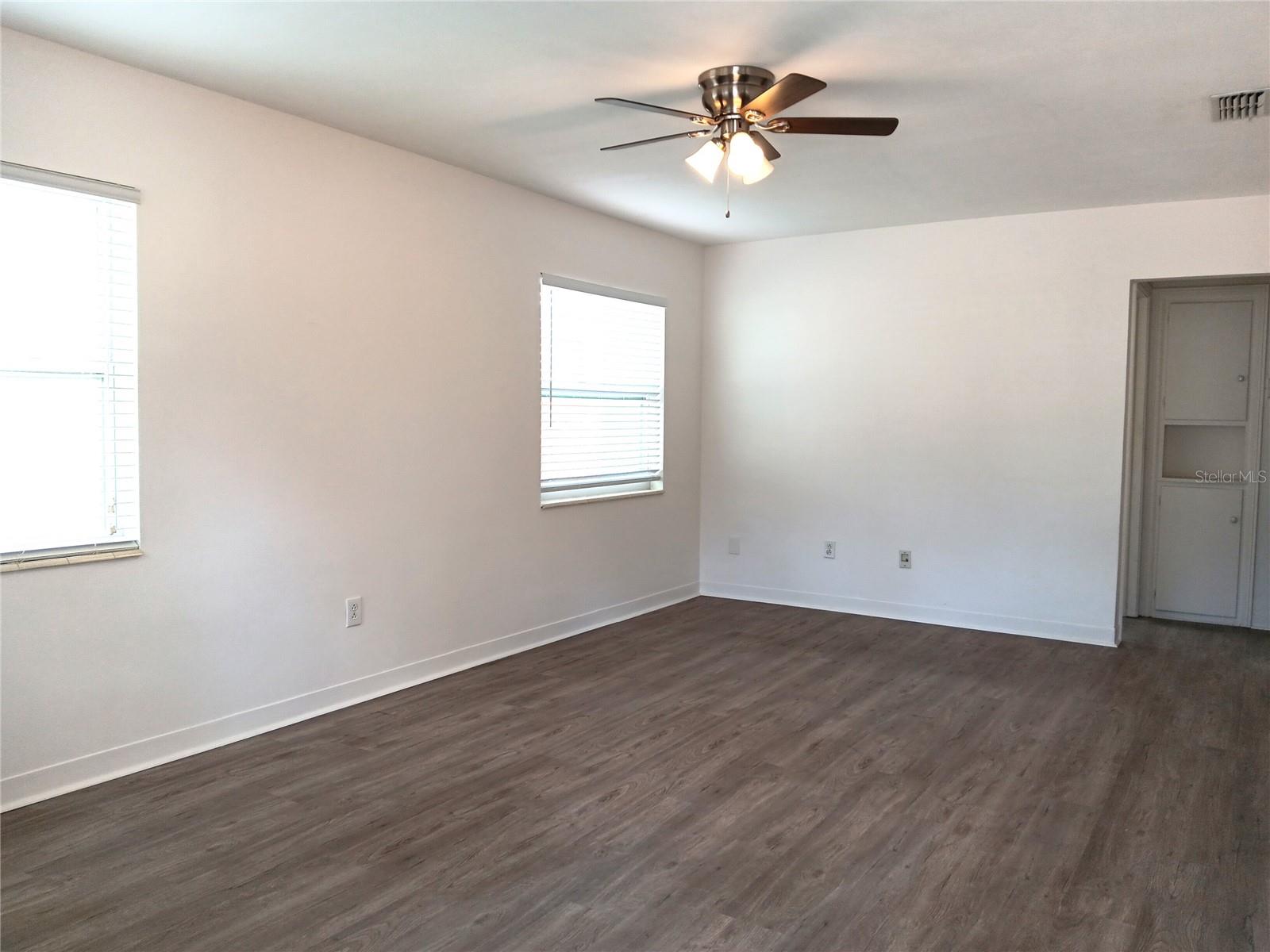 4942 OXFORD AVENUE N