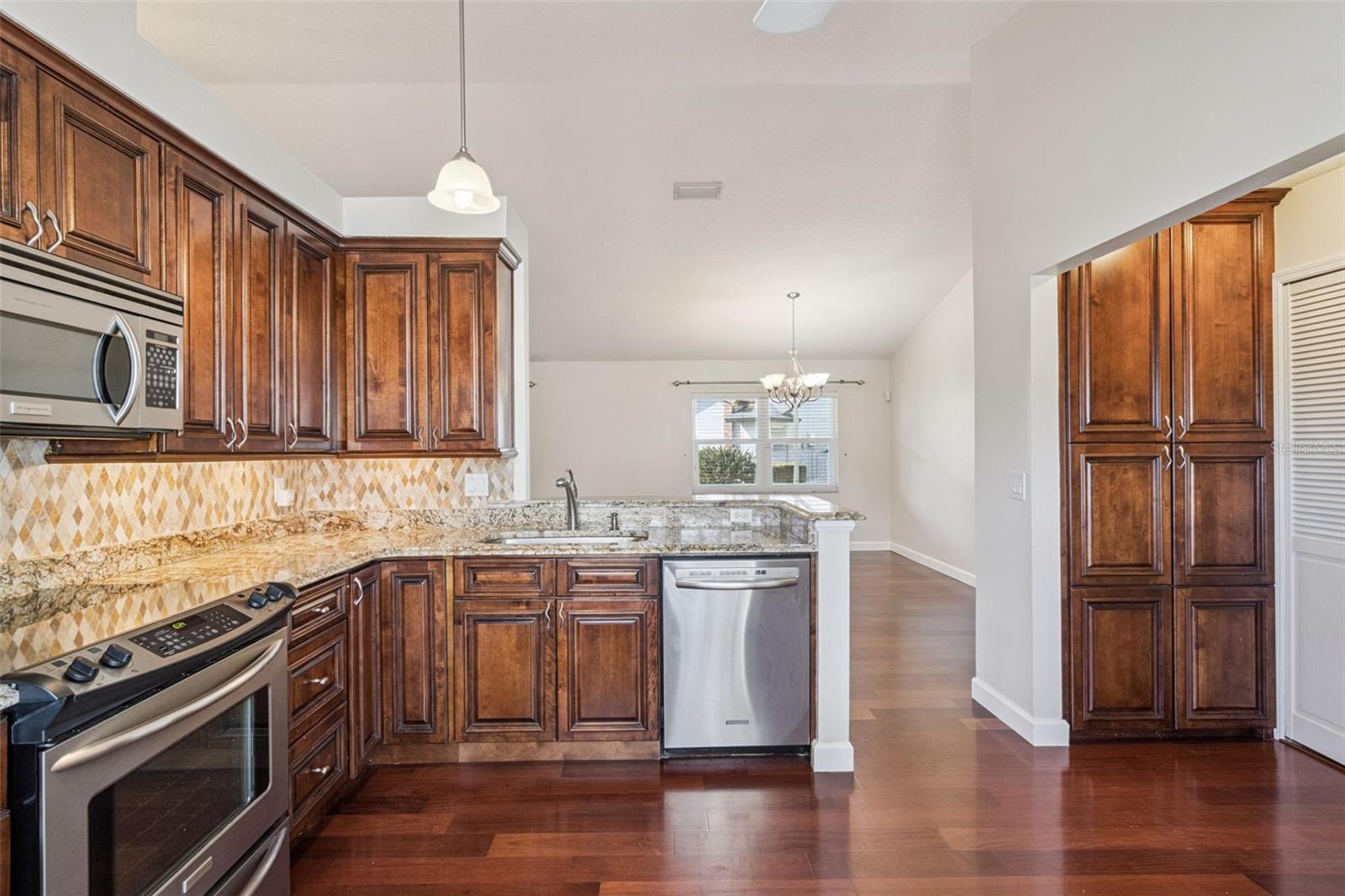 SILVER WOODS PH 03 - Residential