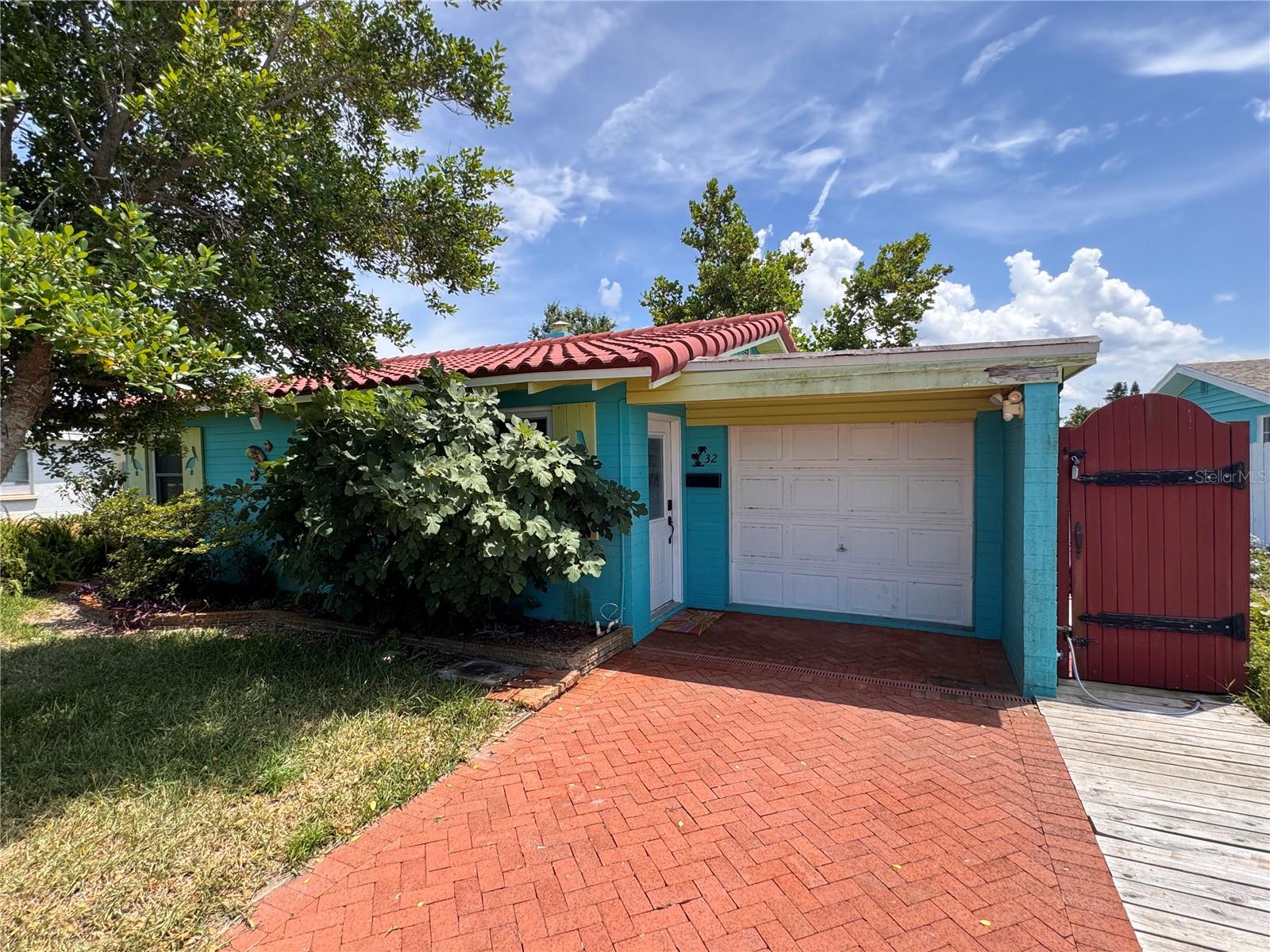 This beautifully updated 2-bedroom, 2-bathroom beachside bungalow offers the perfect blend of comfort, style, and location. Nestled just 1 short distance from the ocean, 34 Palm Drive is ideal for anyone seeking a relaxing coastal lifestyle with modern conveniences. Step into the fully renovated kitchen, thoughtfully designed with KitchenAid appliances, including a premium stove and refrigerator. The open layout flows seamlessly into a bright, inviting living space—great for unwinding after a day at the beach. Both bedrooms are generously sized, and the home features two full bathrooms, making it ideal for roommates, small groups, or remote workers looking for privacy and comfort. Out back, enjoy a large fenced-in backyard—rare for a rental—ideal for weekend barbecues, a personal garden, or simply enjoying the Florida sunshine. ? Rental Features: • 2 spacious bedrooms & 2 full bathrooms • Renovated kitchen with KitchenAid stove & fridge • Bright, open-concept living space • Oversized backyard ideal for pets or entertaining • Minutes to Ormond Beach, local shops, and restaurants • Laundry in unit • Available for immediate move-in Available to be rented with next door property 32 Palm Drive. 2 Homes rented together ideal for one group. Don’t miss your chance to live just minutes from the beach in this beautifully upgraded home.