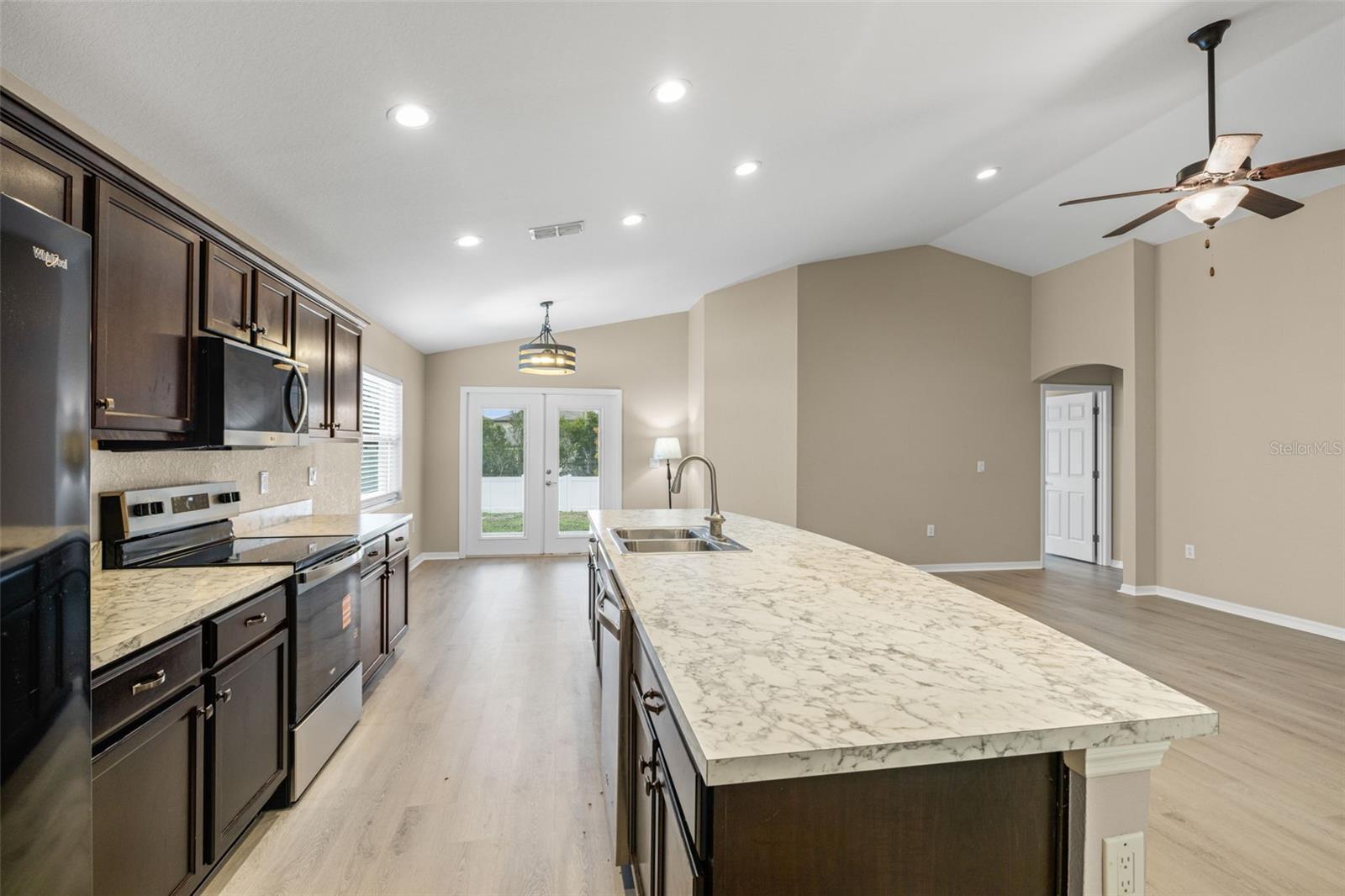 TOWNE PARK ESTATES - Residential Lease