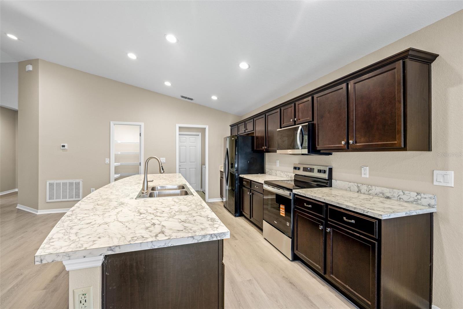 TOWNE PARK ESTATES - Residential Lease