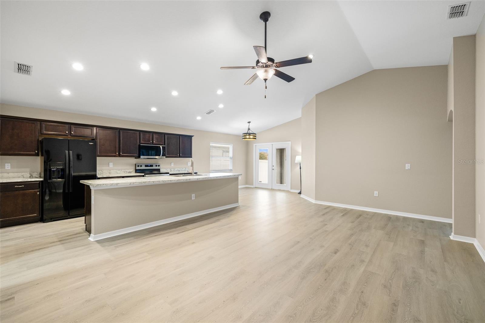 TOWNE PARK ESTATES - Residential Lease