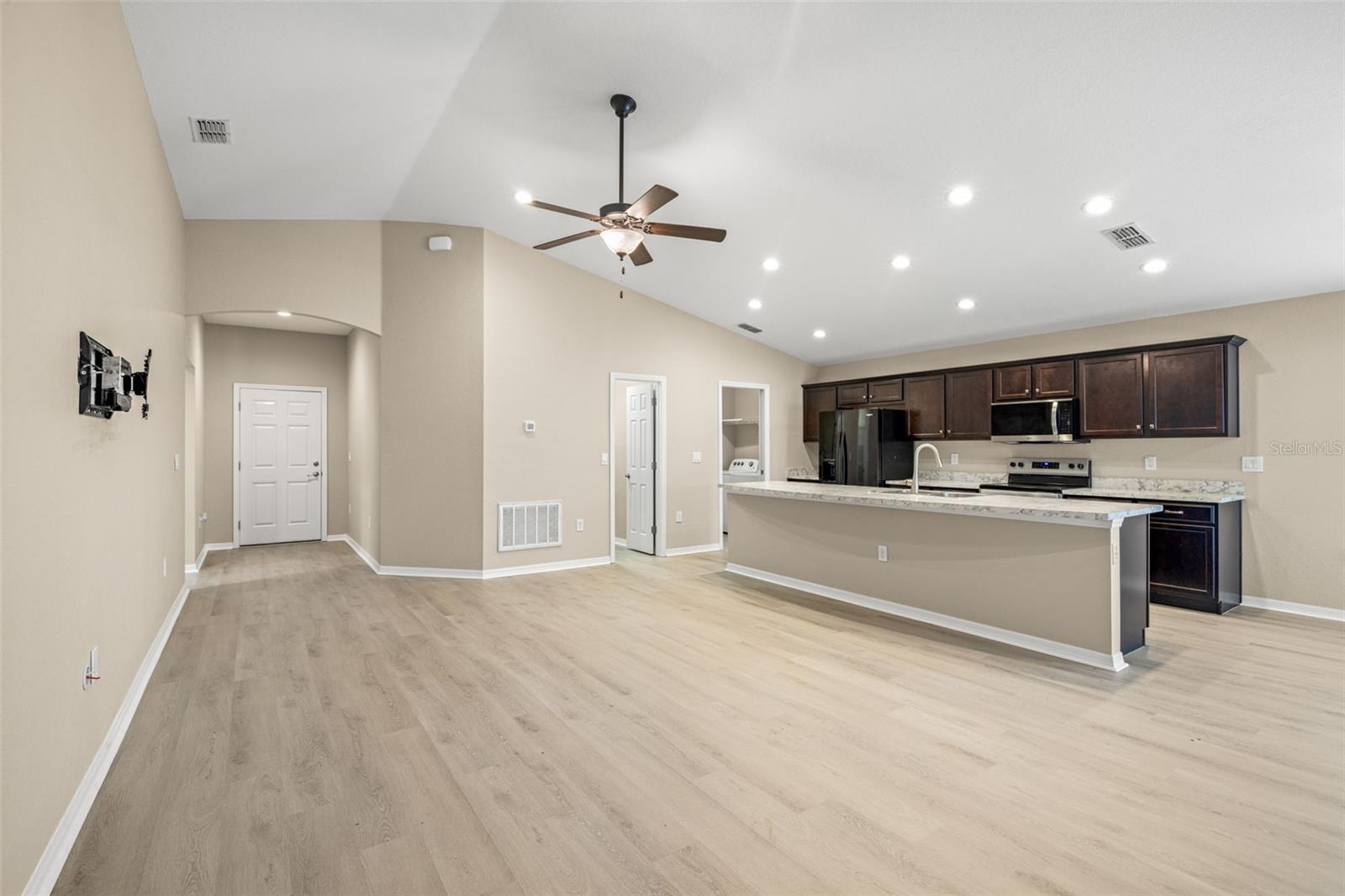 TOWNE PARK ESTATES - Residential Lease