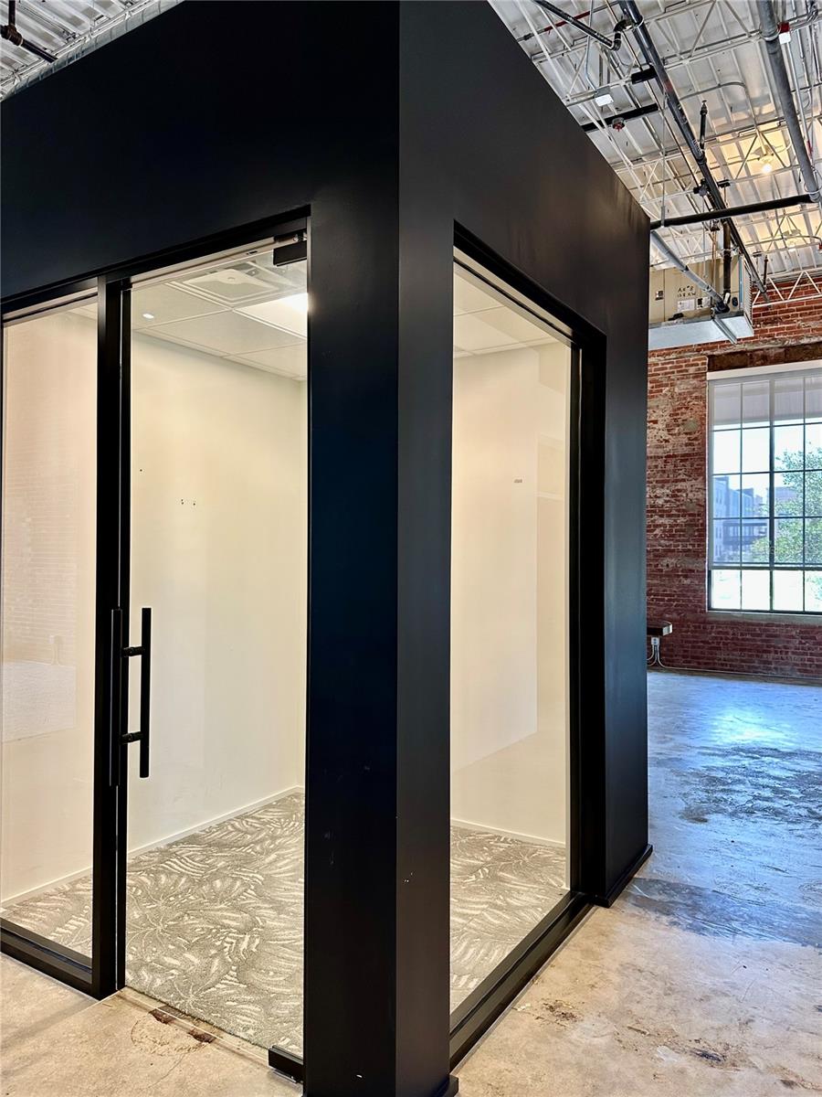LESLEYS SUB - Commercial Lease