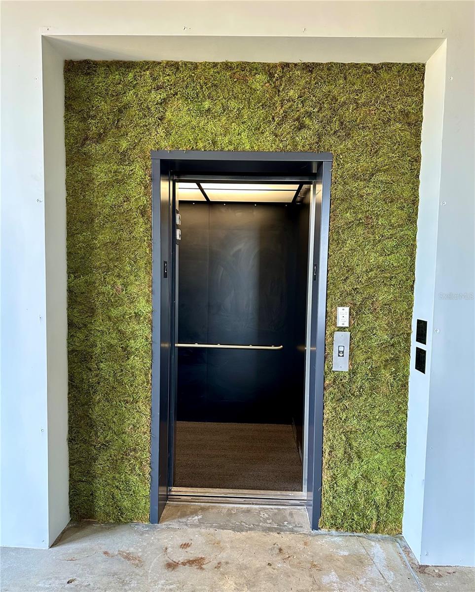 LESLEYS SUB - Commercial Lease