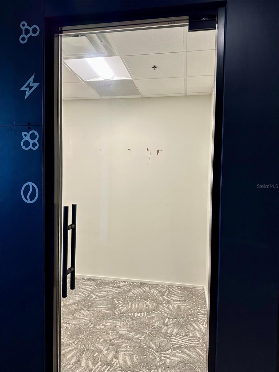 LESLEYS SUB - Commercial Lease
