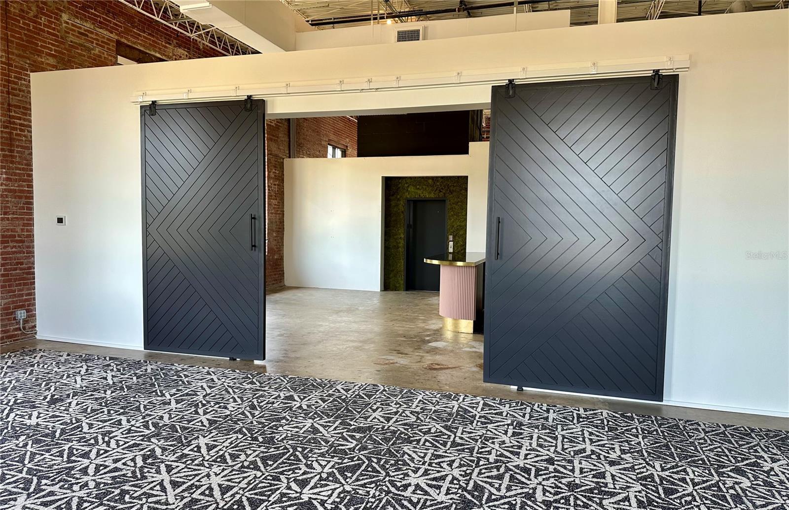 LESLEYS SUB - Commercial Lease