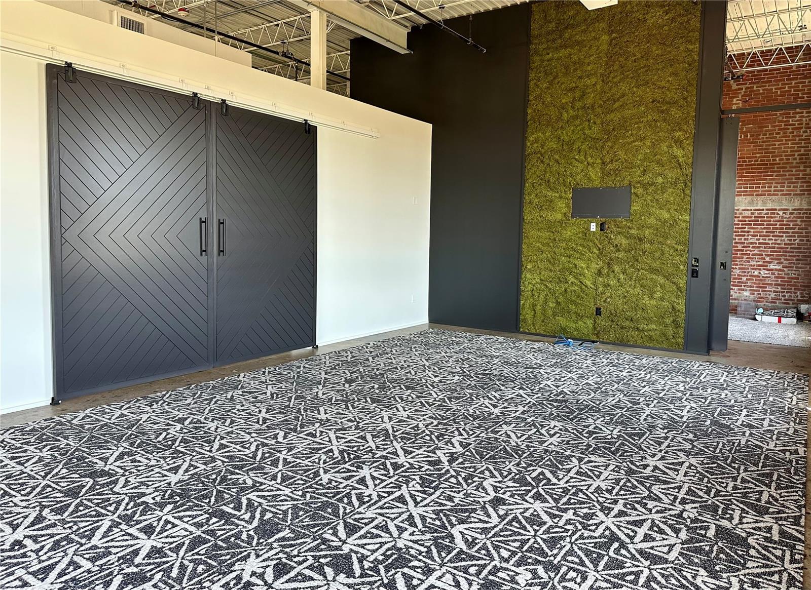 LESLEYS SUB - Commercial Lease