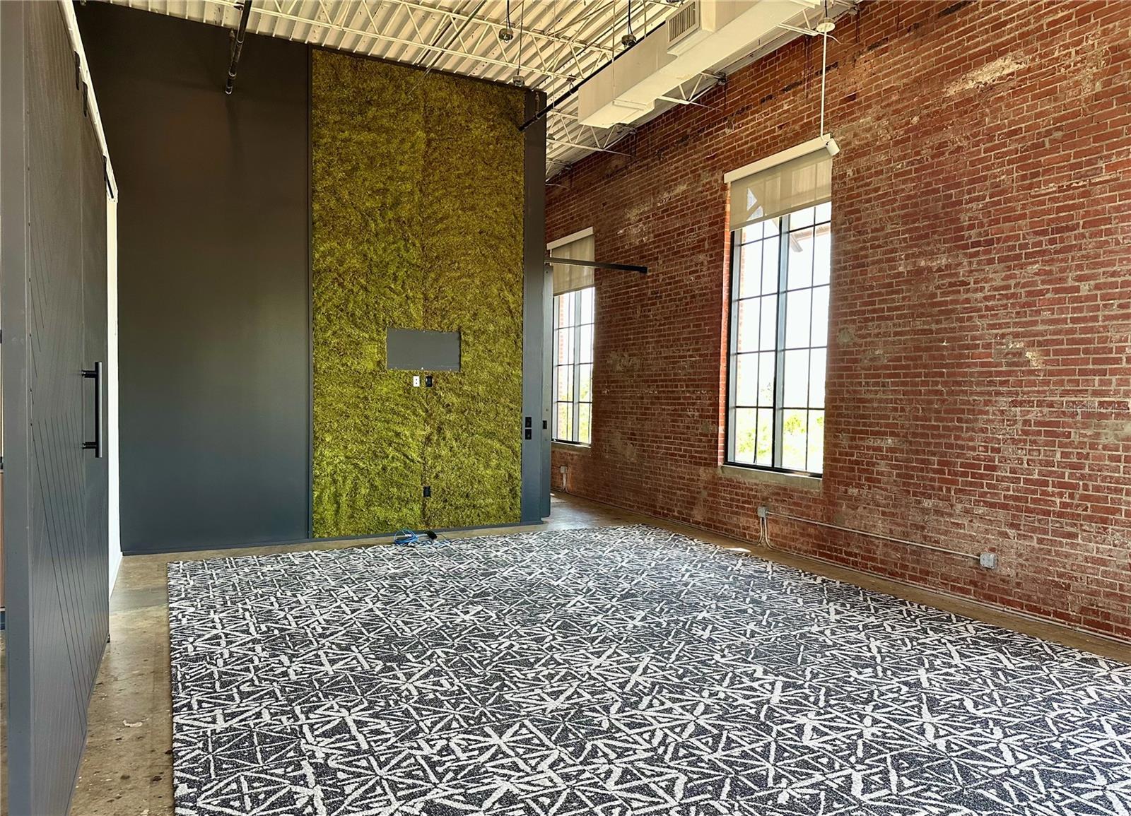LESLEYS SUB - Commercial Lease