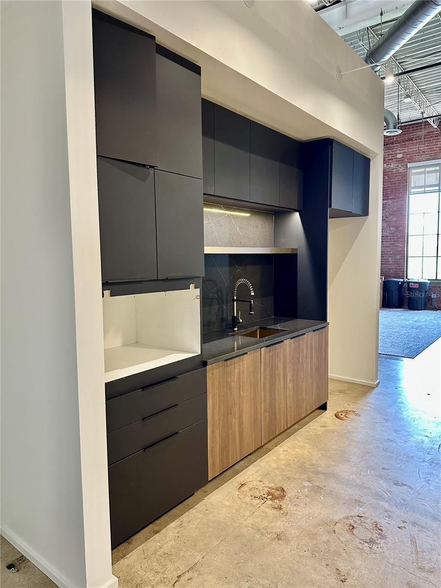 LESLEYS SUB - Commercial Lease