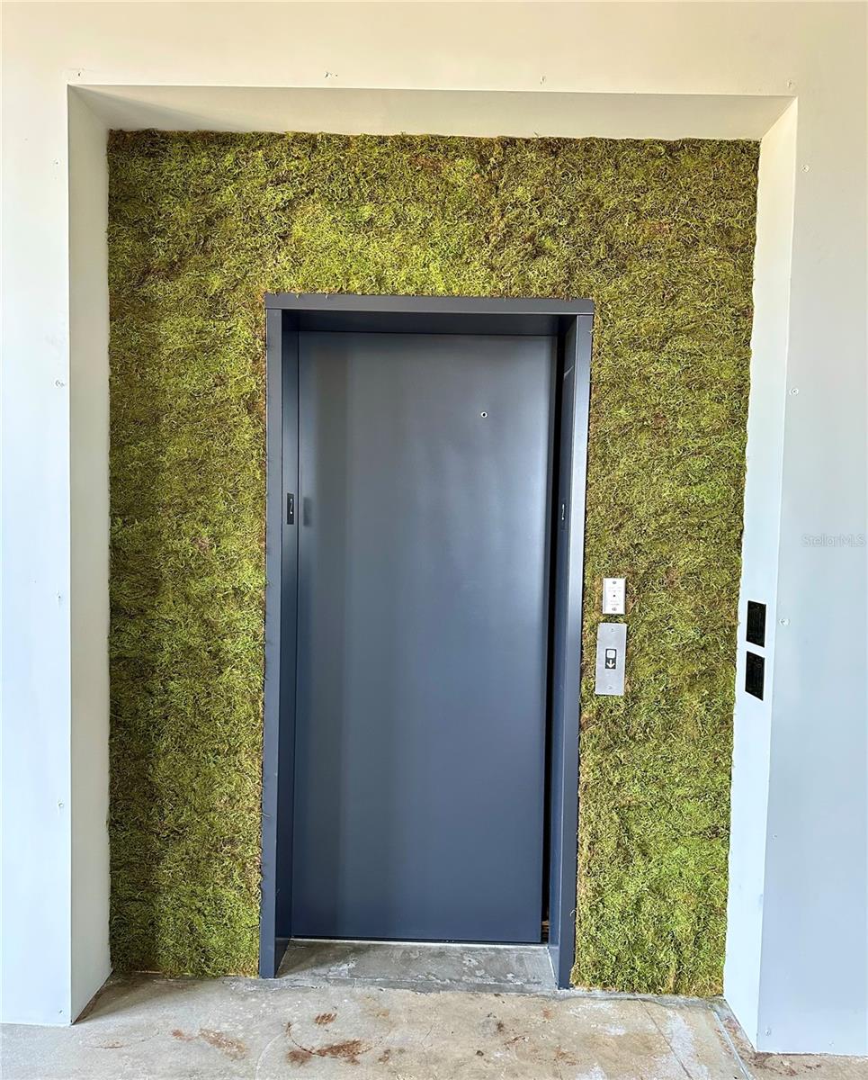 LESLEYS SUB - Commercial Lease