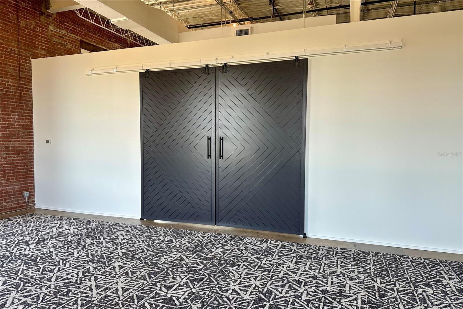 LESLEYS SUB - Commercial Lease