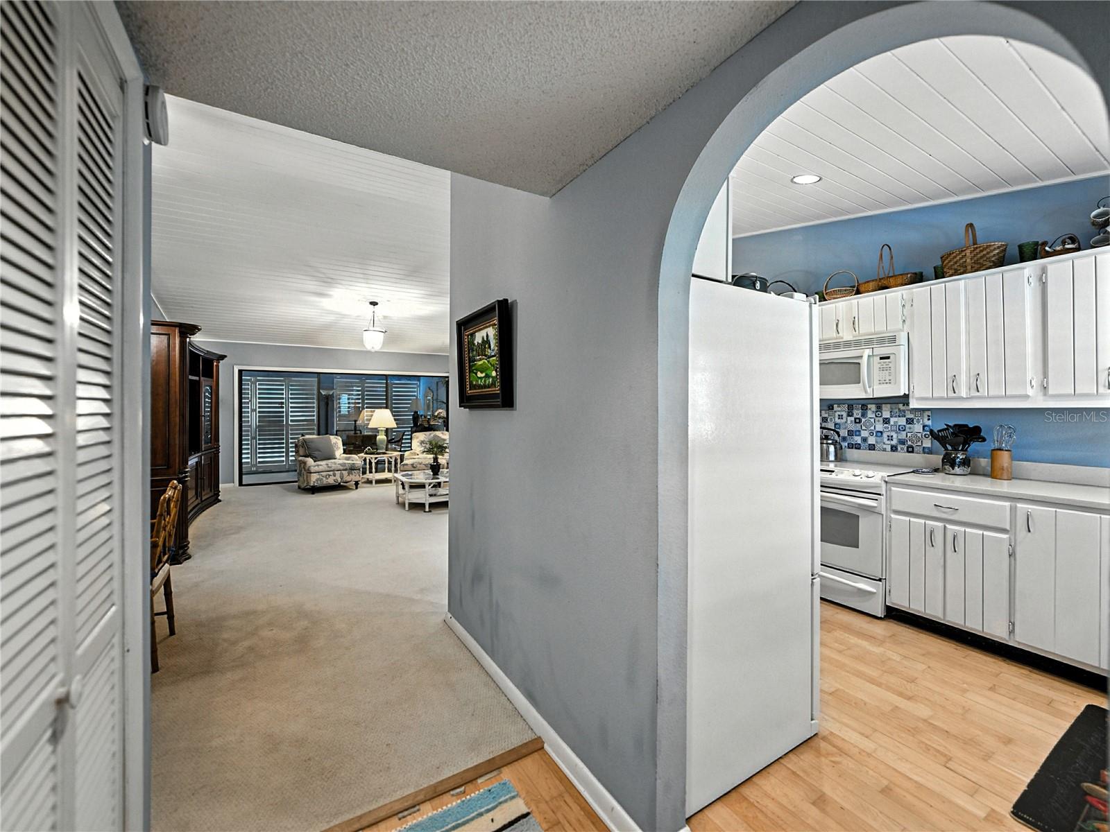 9201 VILLAGE DRIVE I-21