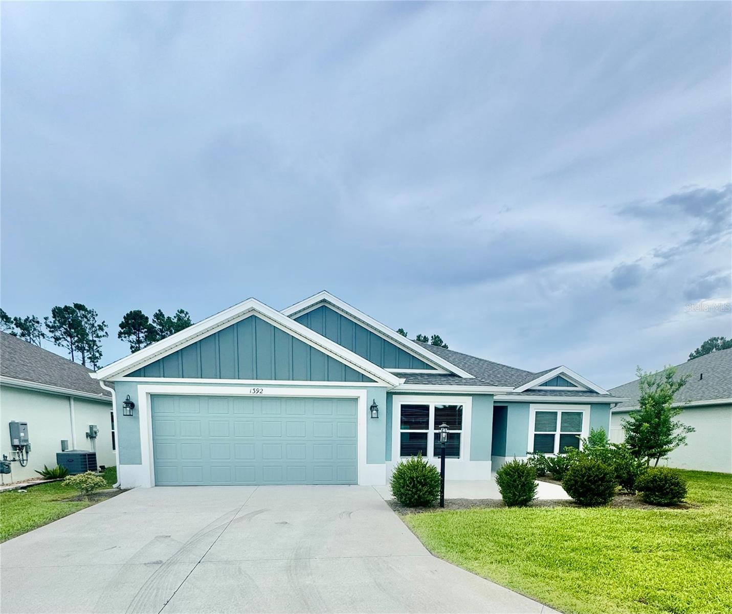 Welcome home to this light and bright, impeccably maintained Eaton (Jasmine) model from the designer veranda series in the village of Lake Denham. Very conveniently located to everything new and exciting in The Villages. Ease of access to this home by the Florida Turnpike. Three spacious bedrooms and two bathrooms will give you ample space for comfortable living. This veranda has the added luxury of a completely enclosed back yard area for privacy and a lanai with panoramic screens sure to impress. Enjoy over 3,000 clubs and activities as a Villages resident and over 50 golf courses all complimentary to residents. Lease includes waste collection, water, sewer, resident ID cards that will give you access to everything The Villages offers its residents, lawn maintenance, exterior pest control and gas. This home has been so well maintained, it feels like a brand new home. Come and enjoy The Villages lifestyle with hassle free living! Vacant and ready for you to personalize the space and call it home.
No pets. No smoking. Tenant to obtain renters’ insurance.