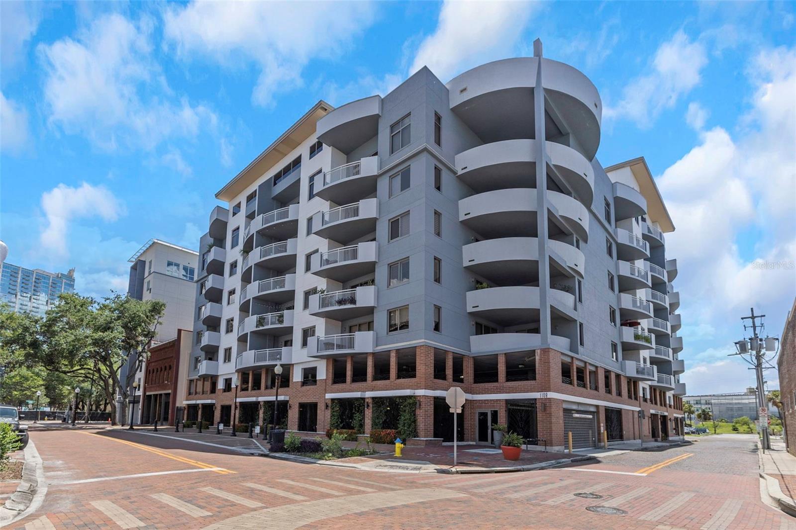 RESIDENCES OF FRANKLIN STREET - Residential