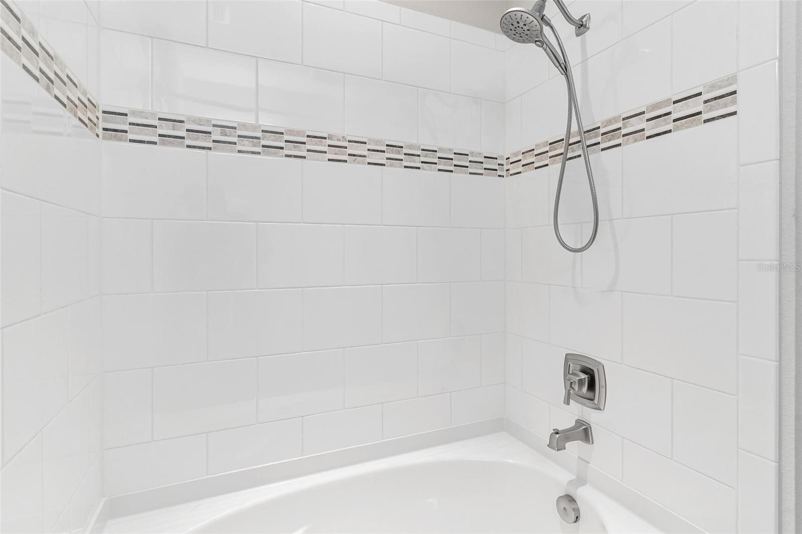 CASCADES/GROVELAND PH 5 - Residential