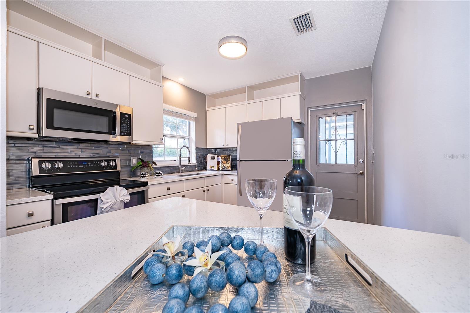 SUNSHINE GARDENS 2ND ADD - Residential Lease