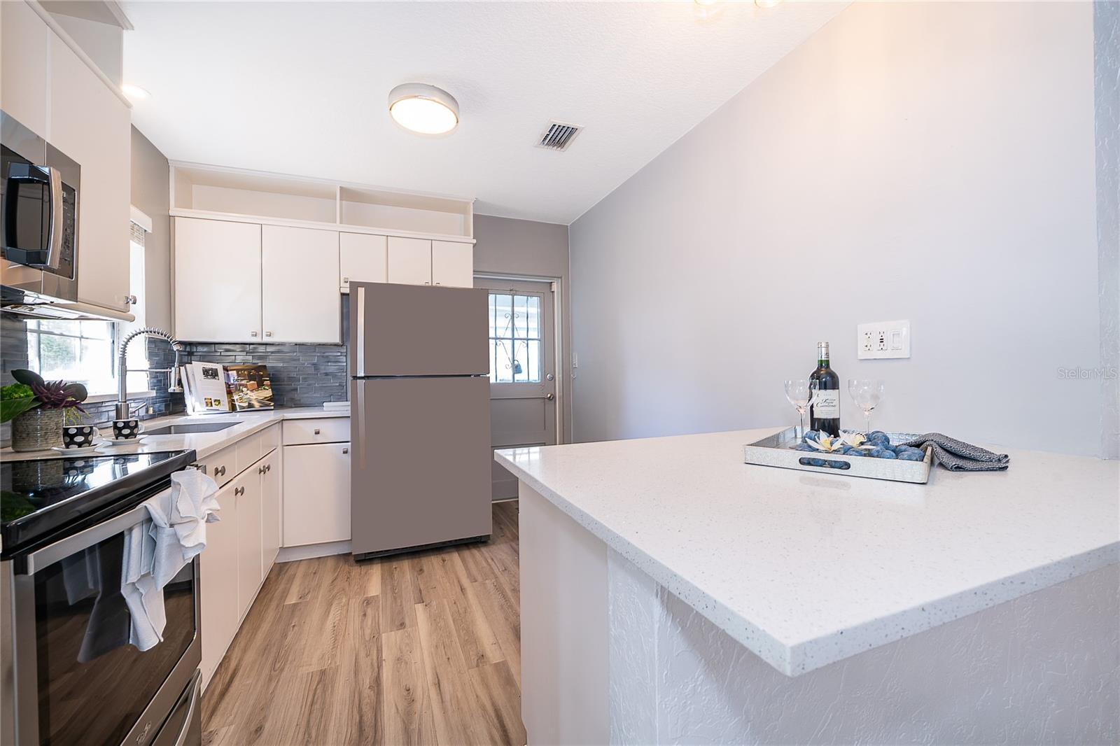 SUNSHINE GARDENS 2ND ADD - Residential Lease